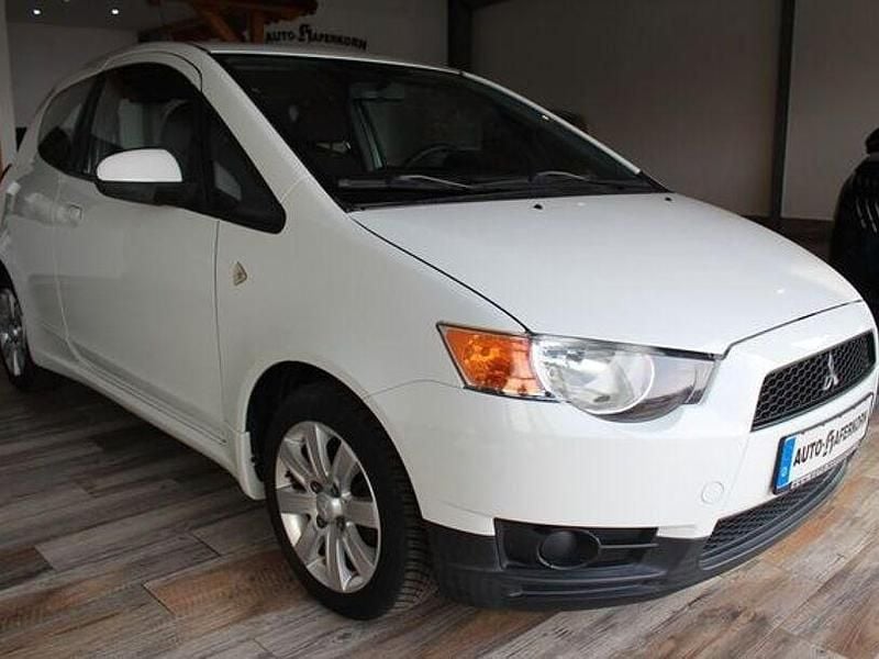 Gebraucht Mitsubishi Colt Motion 75 PS (55 kW) 2012 Weiß Kleinwagen