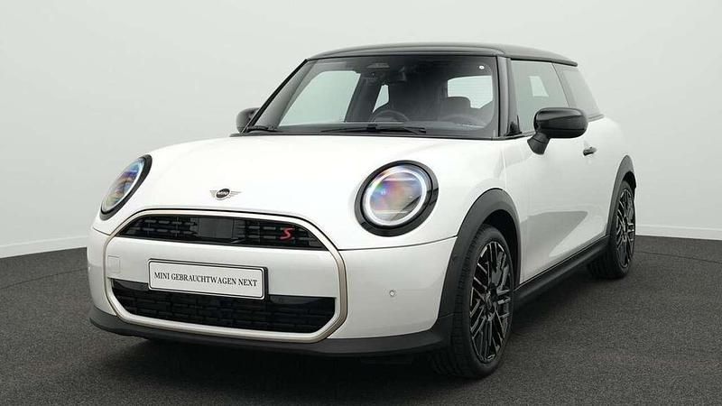 Weiß Gebraucht 2024 Mini Cooper S Favoured Kleinwagen | 26.969 € - Bild 1/4