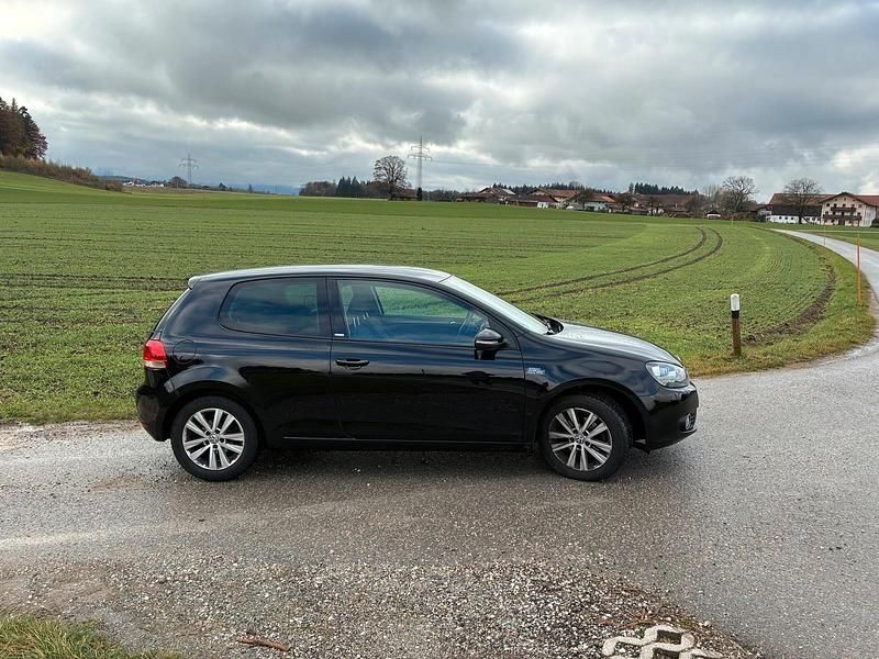 Schwarz Gebraucht 2011 VW Golf VI Trendline Kleinwagen | 5.000 € (Fairer Preis) - Bild 1/4