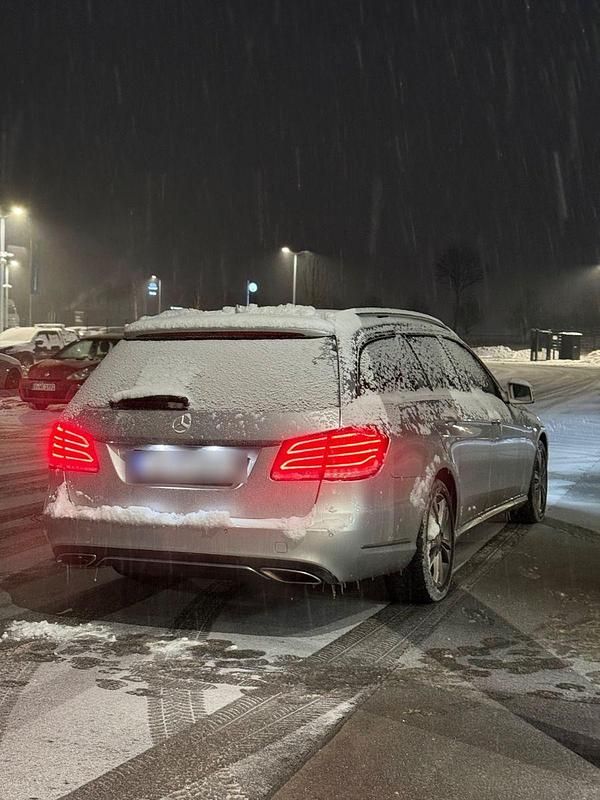 Silber Gebraucht 2013 Mercedes E300 Avantgarde Kombi | 9.500 € (Teuer) - Bild 1/4