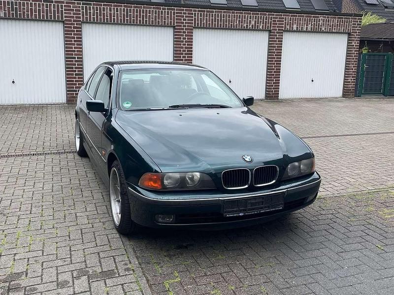 Grün Gebraucht 1996 BMW 523 Limousine | 3.500 € (Etwas zu teuer) - Bild 1/4