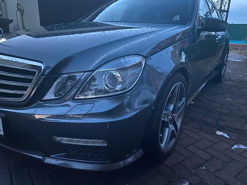 Używany Mercedes E63 AMG AMG 557 KM (409 kW) 2011 Szary Kombi