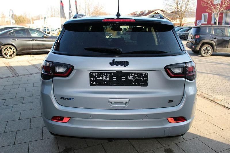 Gebraucht Jeep Compass 179 PS (131 kW) 2022 Silber SUV