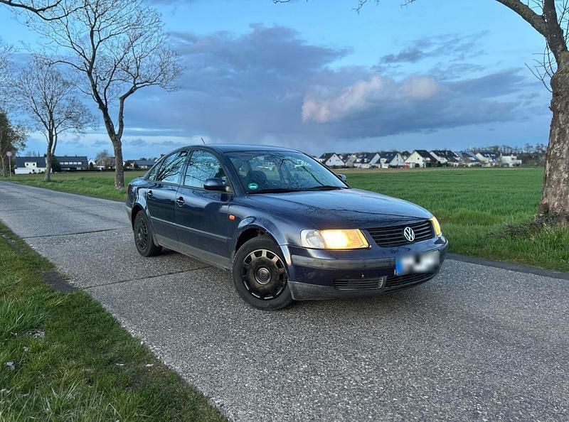 Gebraucht VW Passat 101 PS (74 kW) 1998 Blau Limousine