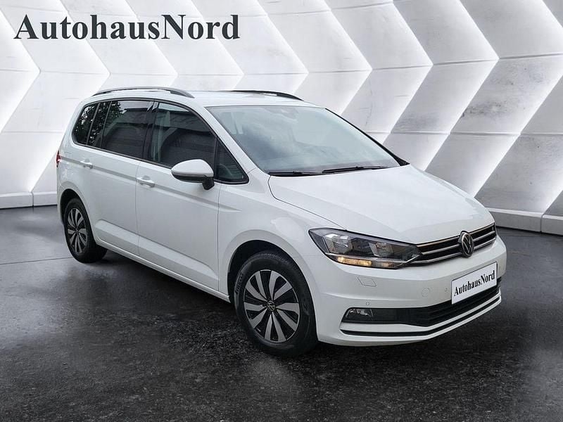 Weiß Gebraucht 2024 VW Touran Van / Kleinbus | 29.900 € (Guter Preis) - Bild 1/4