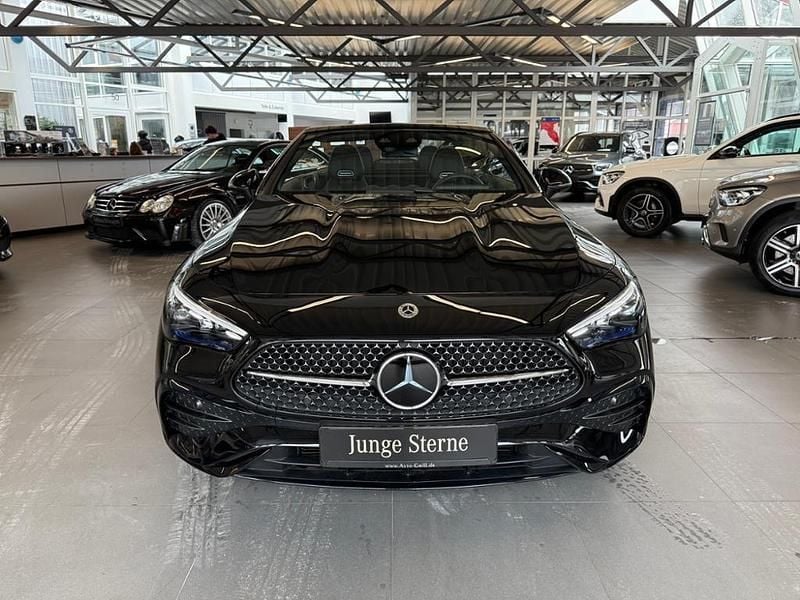 Gebraucht Mercedes 200 AMG 204 PS (150 kW) 2024 Metalliclack obsidianschwarz (metallic) Cabrio