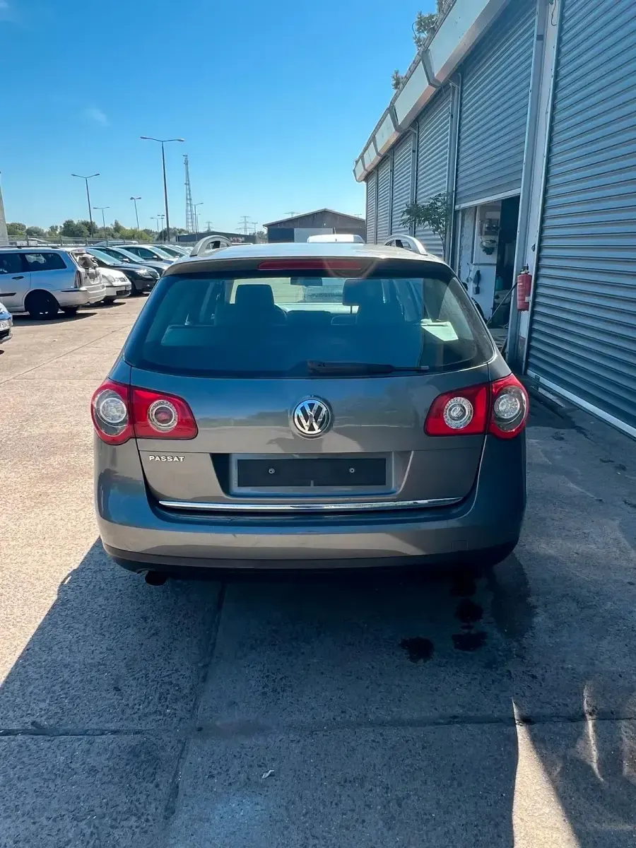 Gebraucht VW Passat 133 PS (97 kW) 2006 Grau Kombi