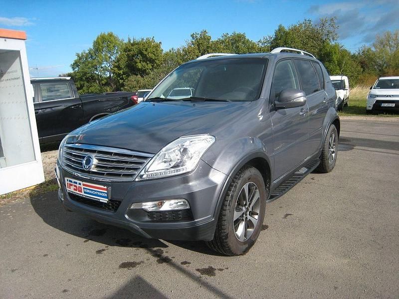Grau Gebraucht 2016 Ssangyong (KGM) Rexton SUV | 15.995 € - Bild 1/4