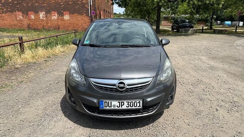 Grau Gebraucht 2011 Opel Corsa Kleinwagen | 2.900 € (Guter Preis) - Bild 1/4