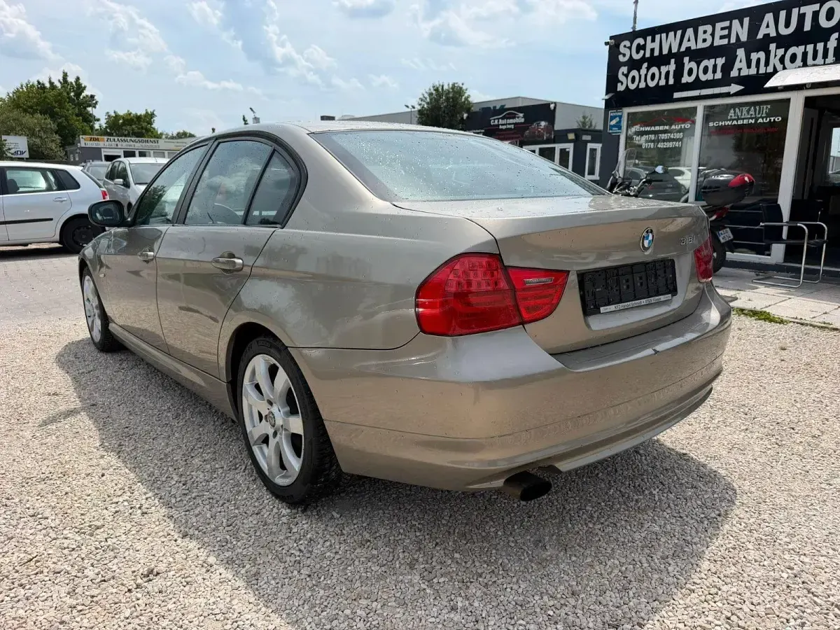 Gebraucht BMW 318 143 PS (105 kW) 2010 Beige Limousine