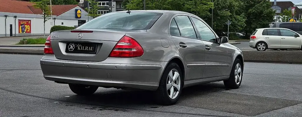 Używany Mercedes E280 231 KM (169 kW) 2006 Srebrny Sedan/Limuzyna