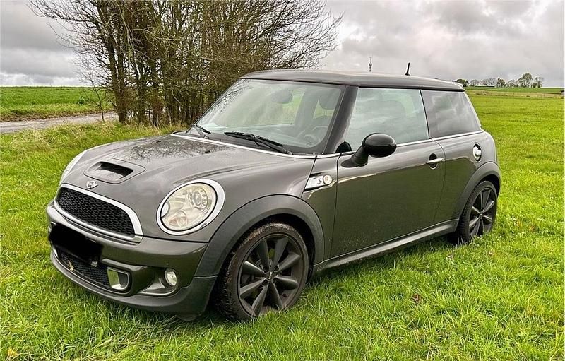 Grau Gebraucht 2010 Mini Cooper S Kleinwagen | 8.650 € (Fairer Preis) - Bild 1/4