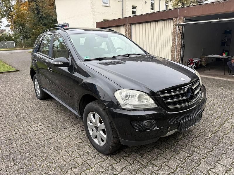 Schwarz Gebraucht 2008 Mercedes ML280 SUV | 6.500 € - Bild 1/4