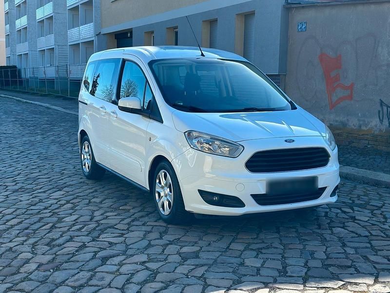 Gebraucht Ford Tourneo Courier 85 PS (62 kW) 2016 Weiß Van / Kleinbus