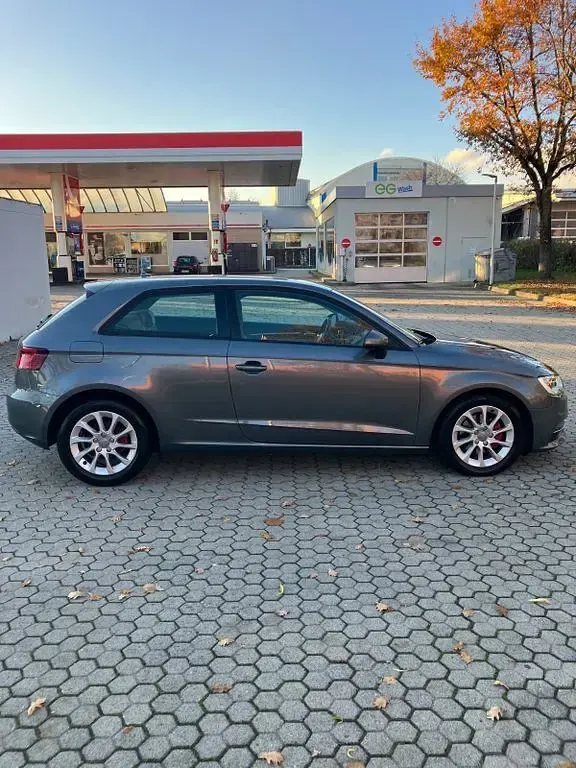 Gebraucht Audi A3 Ambiente 150 PS (110 kW) 2013 Grau Limousine