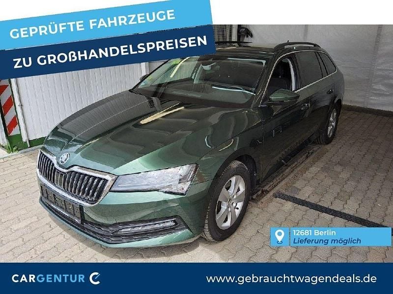 Emerald grün (metallic) Gebraucht 2020 Skoda Superb Ambition Kombi | 22.890 € (Superpreis) - Bild 1/2