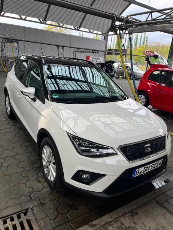 Weiß Gebraucht 2019 Seat Arona Style SUV | 14.500 € (Guter Preis) - Bild 1/4