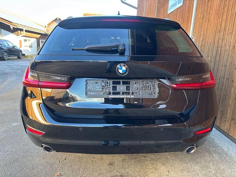 Gebraucht BMW 330 Sport Line 286 PS (210 kW) 2022 Schwarz Limousine
