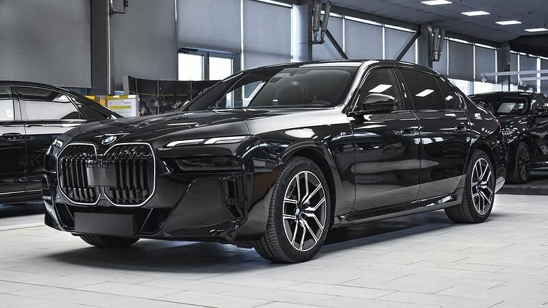 Gebraucht BMW 740 M Sport 286 PS (210 kW) 2024 Black sapphire metallic Limousine