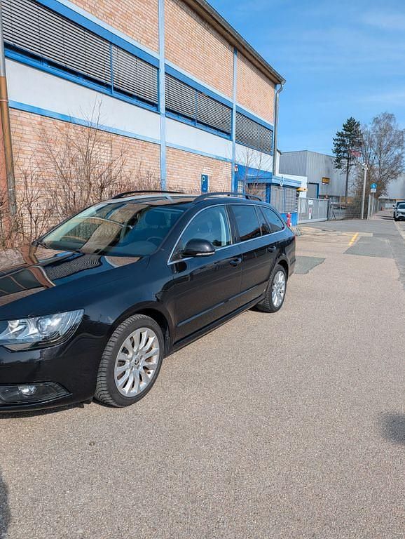 Gebraucht Skoda Superb Exclusive 170 PS (125 kW) 2015 Schwarz Limousine