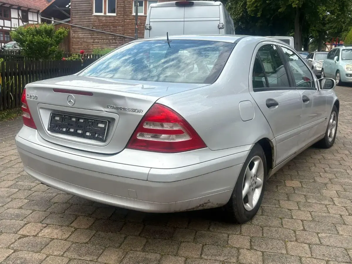Gebraucht Mercedes C200 163 PS (119 kW) 2003 Silber Limousine