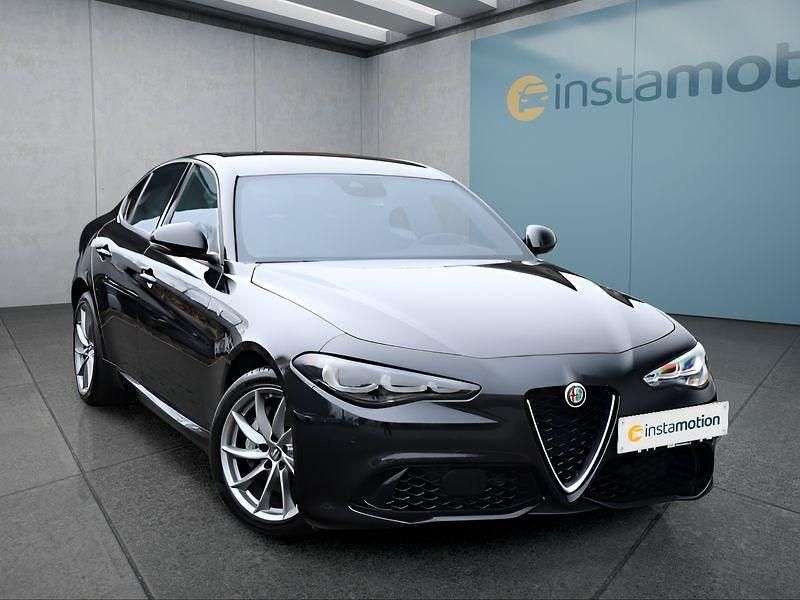 Schwarz Gebraucht 2023 Alfa Romeo Giulia Limousine | 34.749 € (Superpreis) - Bild 1/4