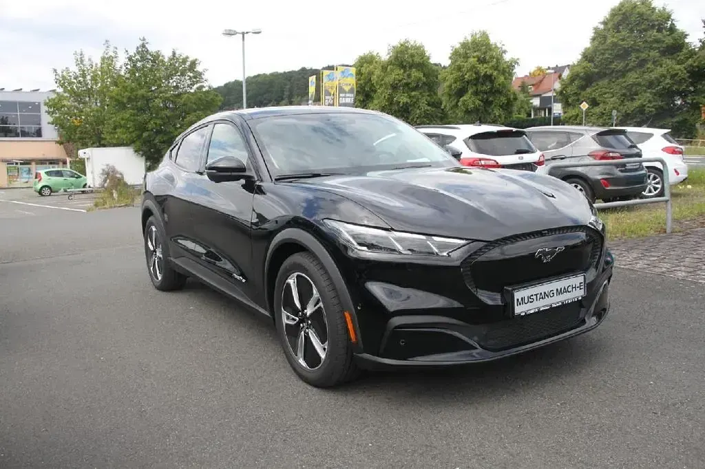 Neu Ford Mustang Mach-E Basis 197 kW (268 PS) 2025 Schwarz SUV