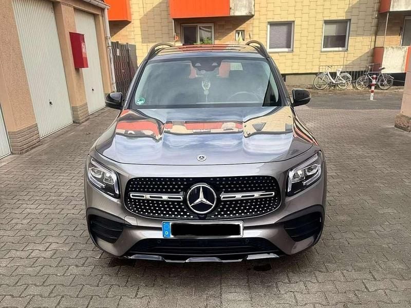 Grau Gebraucht 2024 Mercedes GLB220 AMG line SUV | 42.500 € (Guter Preis) - Bild 1/4