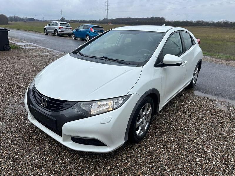 Second-hand Honda Civic 141 CP (103 kW) 2012 Alb Berlinǎ