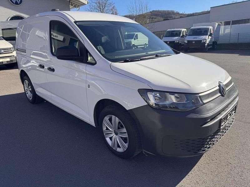 Gebraucht VW Caddy Basis 102 PS (75 kW) 2022 Candyweiß Van / Kleinbus