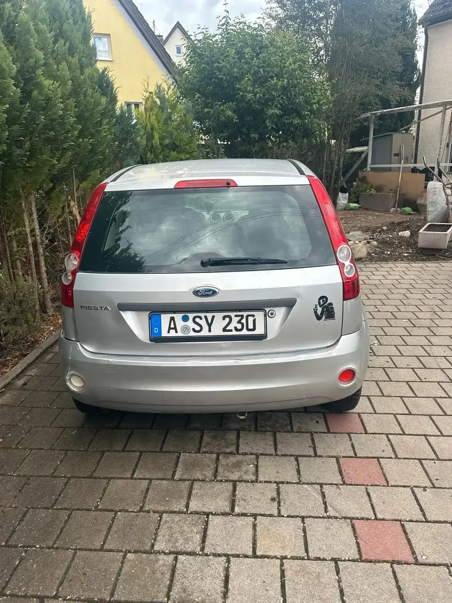 Gebraucht Ford Fiesta 84 PS (61 kW) 2007 Silber Kleinwagen