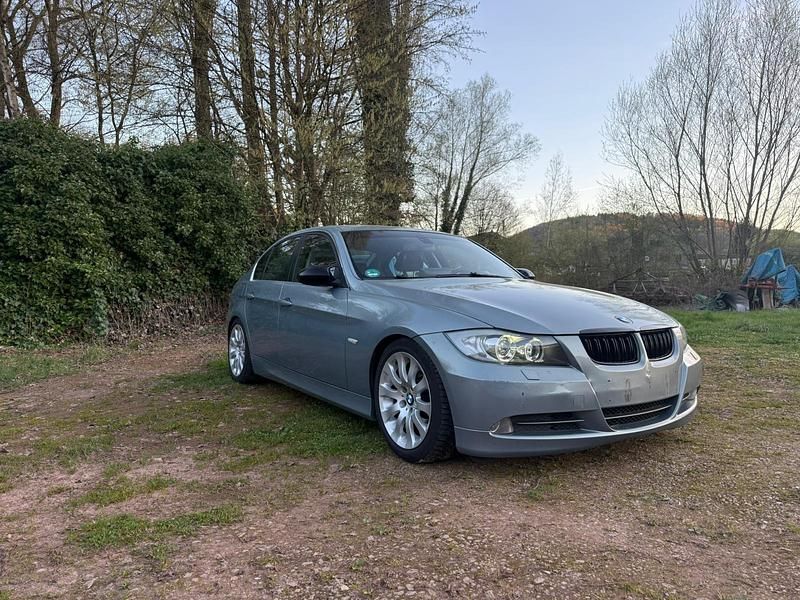 Second-hand BMW 330 258 CP (189 kW) 2006 Albastru Berlinǎ