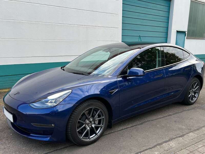 Blau Gebraucht 2022 Tesla Model 3 Long Range Limousine | 35.500 € (Teuer) - Bild 1/4