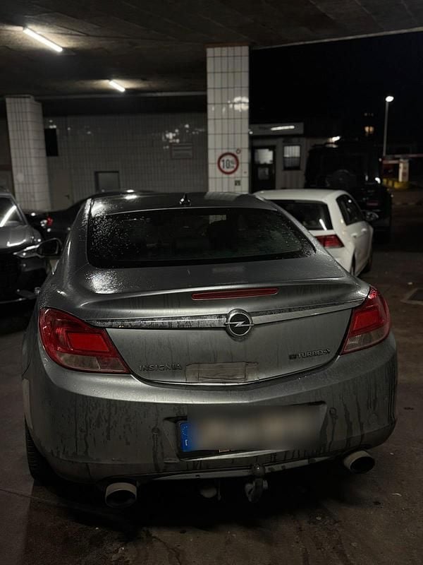 Gebraucht Opel Insignia 195 PS (143 kW) 2011 Silber Limousine