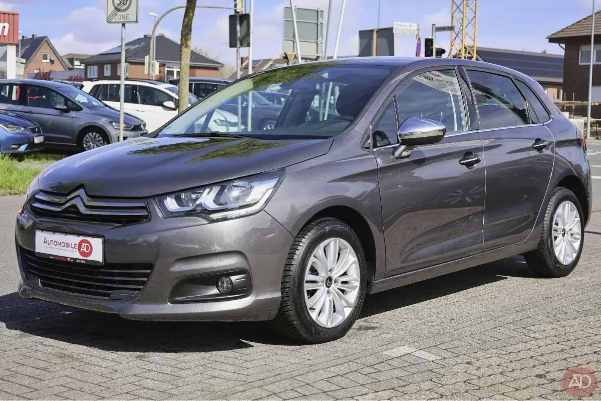 Gebraucht Citroën C4 SELECTION 131 PS (96 kW) 2015 Grau Limousine