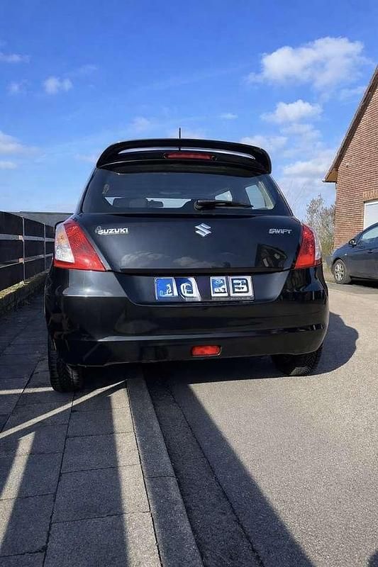 Gebraucht Suzuki Swift Basic 94 PS (69 kW) 2013 Schwarz Kleinwagen