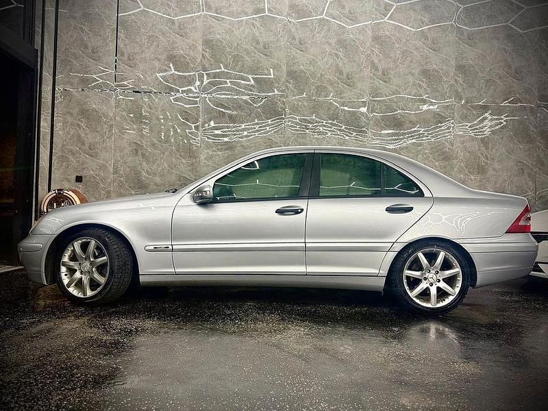 Gebraucht Mercedes C240 Classic 170 PS (125 kW) 2002 Silber Limousine