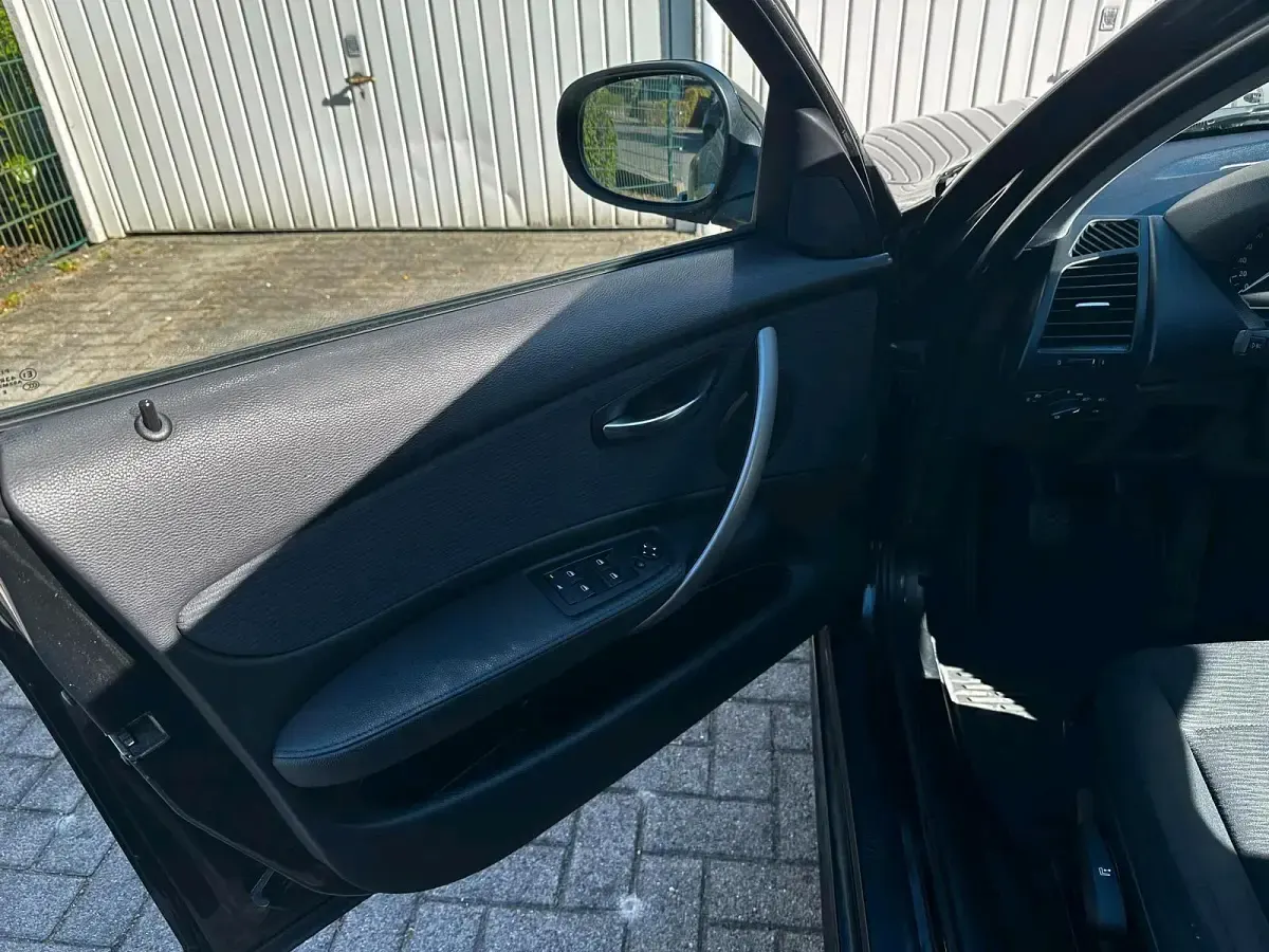 Gebraucht BMW 116 116 PS (85 kW) 2010 Schwarz Kleinwagen