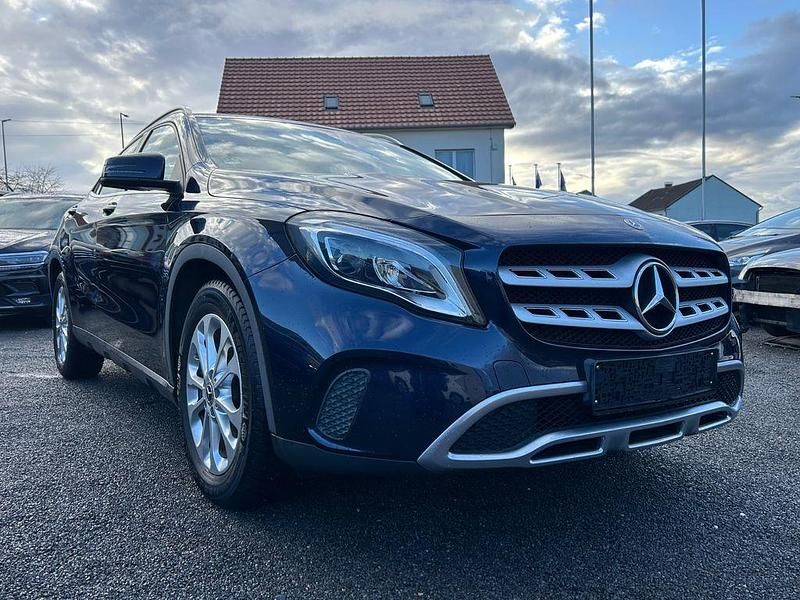 Gebraucht Mercedes GLA200 156 PS (114 kW) 2017 Blau SUV