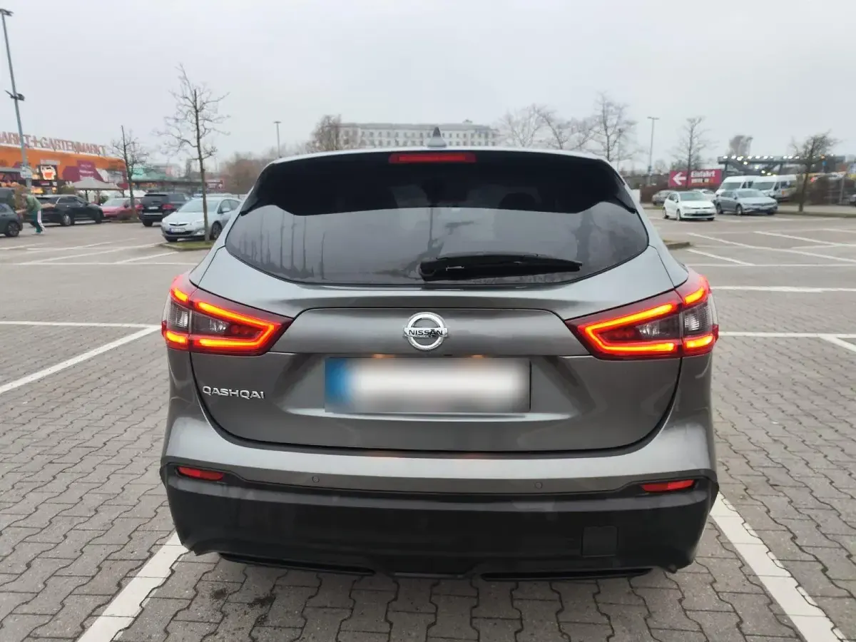 Gebraucht Nissan Qashqai 116 PS (85 kW) 2018 Grau SUV