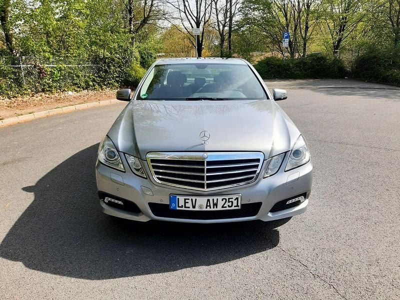 Second-hand Mercedes E250 204 CP (150 kW) 2009 Argintiu Berlinǎ
