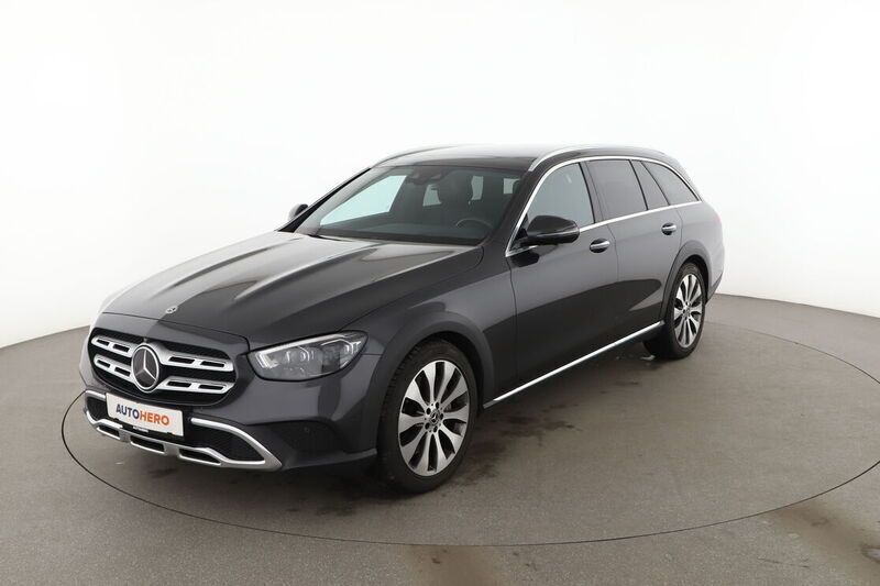 Grau Gebraucht 2020 Mercedes E450 Kombi | 42.440 € (Guter Preis) - Bild 1/4