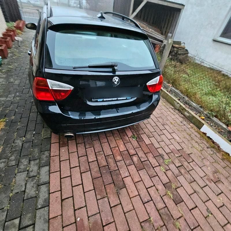 Gebraucht BMW 320 163 PS (119 kW) 2007 Schwarz Kombi