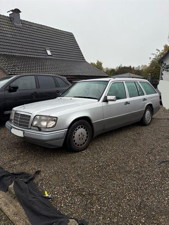 Silber Gebraucht 1995 Mercedes E280 Kombi | 4.490 € - Bild 1/4