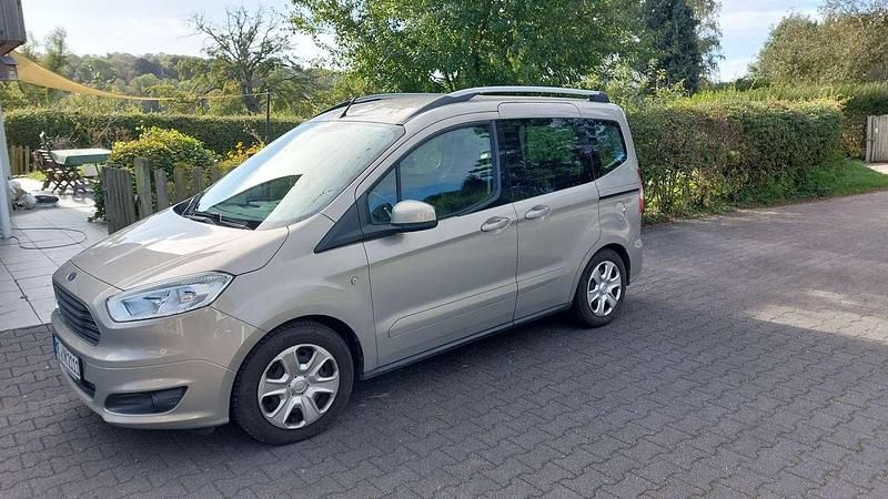 Beige Gebraucht 2014 Ford Tourneo Courier Trend Van / Kleinbus | 5.900 € (Superpreis) - Bild 1/4