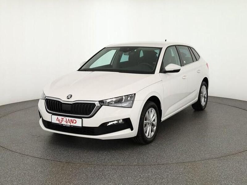 Weiß Gebraucht 2024 Skoda Scala Kleinwagen | 18.900 € (Fairer Preis) - Bild 1/4