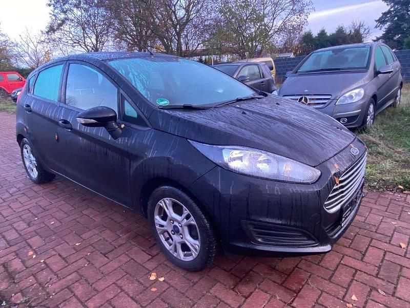Gebraucht Ford Fiesta 101 PS (74 kW) 2013 Schwarz Kleinwagen