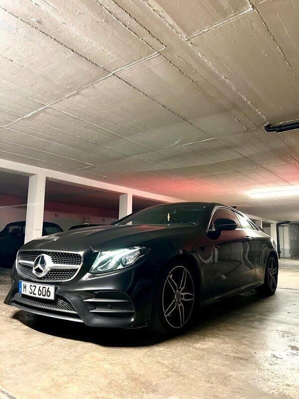 Schwarz Gebraucht 2019 Mercedes E300 AMG line Coupé | 32.000 € (Superpreis) - Bild 1/4