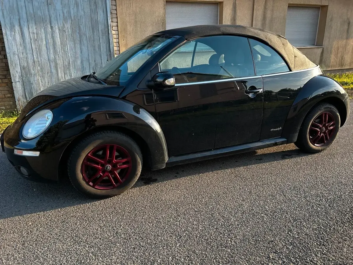 Gebraucht VW New Beetle Cabriolet 105 PS (77 kW) 2010 Schwarz Cabrio