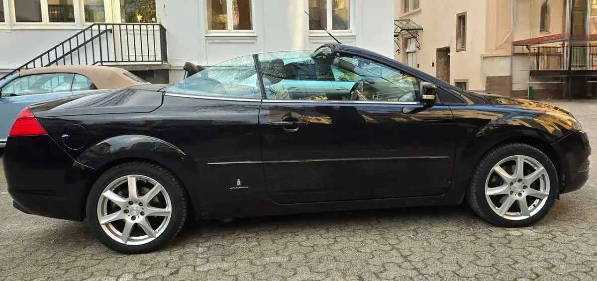 Gebraucht Ford Focus Cabriolet Titanium 145 PS (106 kW) 2010 Schwarz Cabrio